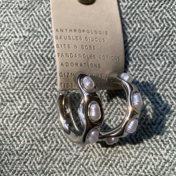 NWT ANTHROPOLOGIE Encased Stone Hoop Earrings - Picture 2 of 3